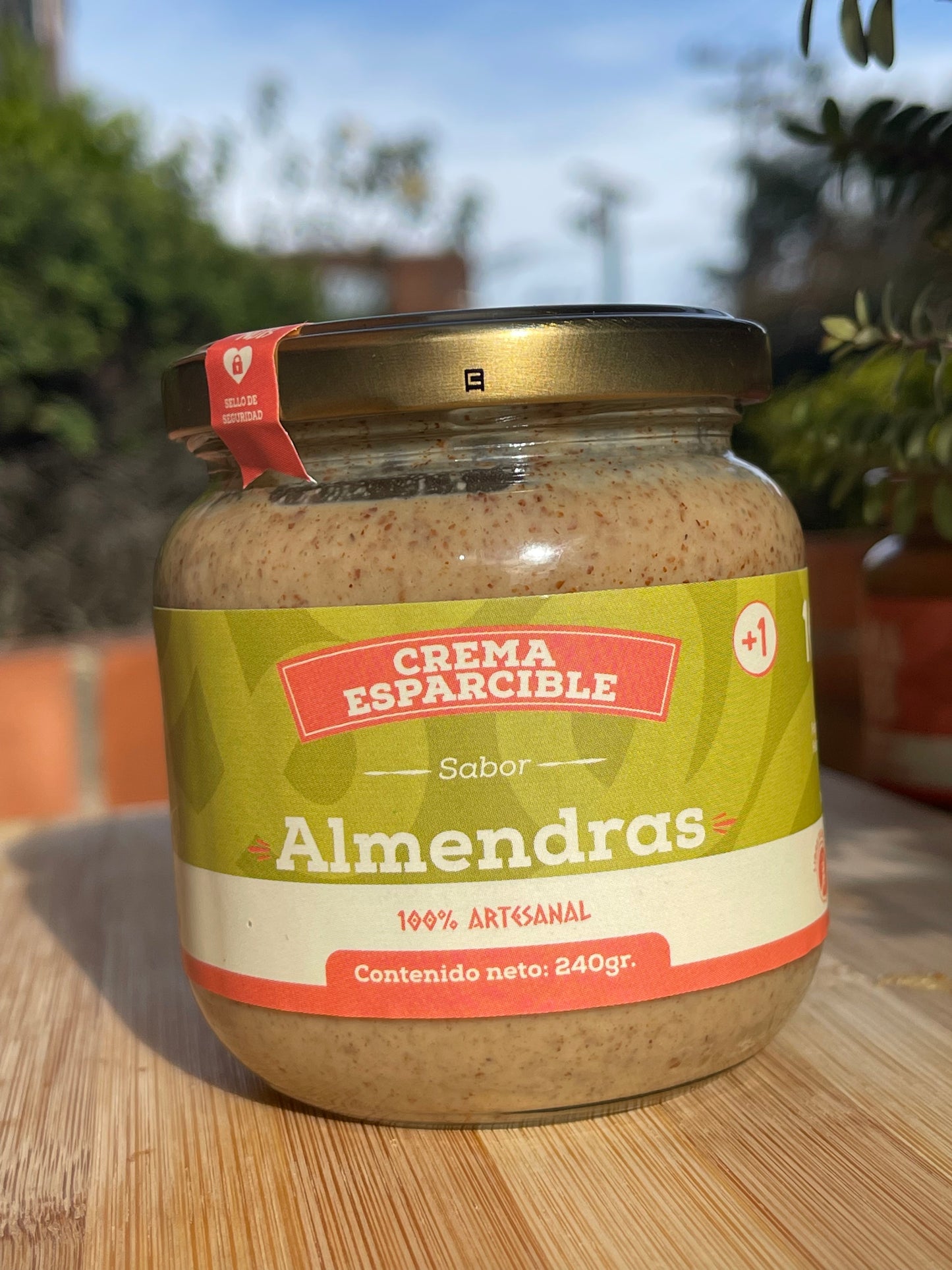 Frasco de crema esparcible de almendra